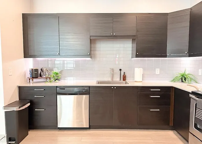 Spacious King 1 Bdrm Magnolia Hospital District