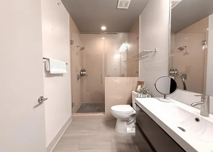 Spacious King 1 Bdrm Magnolia Hospital District